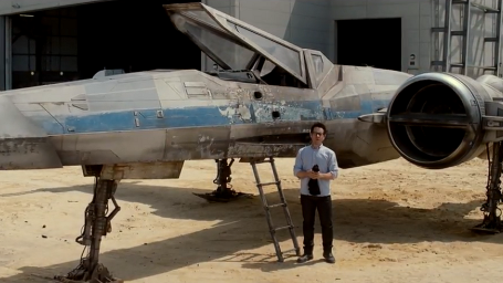 image de la news Star Wars 7 : J.J. Abrams dévoile le nouveau vaisseau X-Wing !