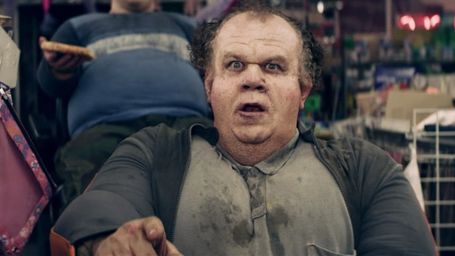 image de la news John C. Reilly méconnaissable dans le nouveau clip très dérangeant de Mr. Oizo