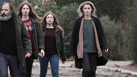 image de la news Les Revenants : premières photos pour l'énigmatique saison 2 et une diffusion déjà pour Halloween aux USA