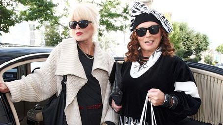 image de la news Absolutely Fabulous : Jennifer Saunders et Joanna Lumley trinquent sur la 1ère photo de tournage