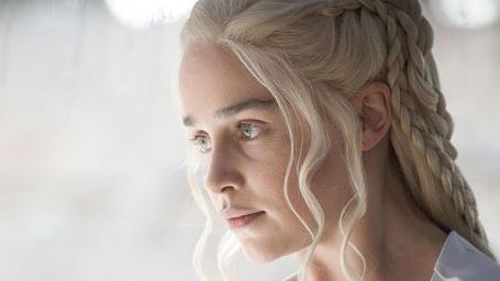 image de la news Game of Thrones - Saison 7 : Emilia Clarke fête la fin du tournage en chanson