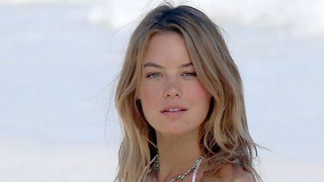 image de la news Pleins feux sur Camille Rowe, la révélation glamour de Rock'n Roll