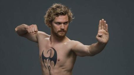 Iron Fist : le super-héros se dévoile dans une nouvelle featurette et une affiche animée