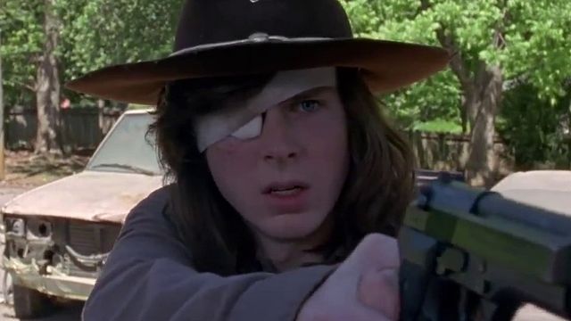 image de la news The Walking Dead : Carl entend une voix dans l'extrait dans la saison 8