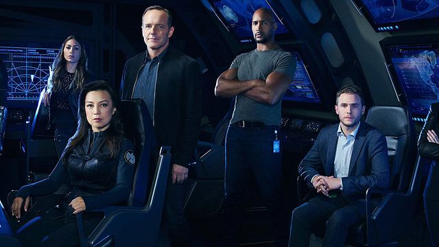 image de la news Les Agents du S.H.I.E.L.D. sont loin de la Terre dans la teaser de la saison 5