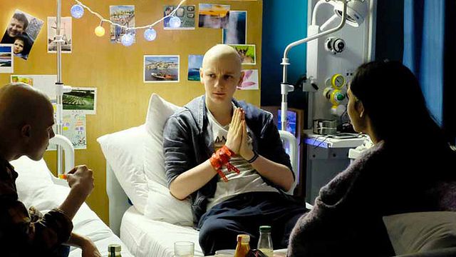 image de la news Les Bracelets rouges : que pense la presse de la série de TF1 avec Michaël Youn et Camille Lou ?