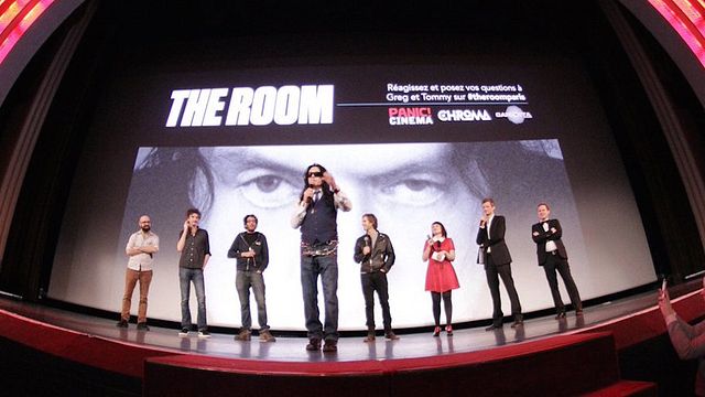 image de la news Tommy Wiseau, une foule en délire et des petites cuillères : The Room au Grand Rex comme si vous y étiez