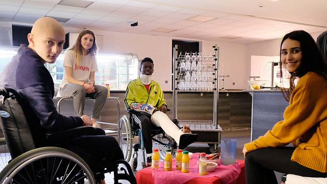 image de la news Les Bracelets rouges : La mort de [SPOILER] "c'était un crève-cœur", explique la scénariste Marie Roussin [INTERVIEW]
