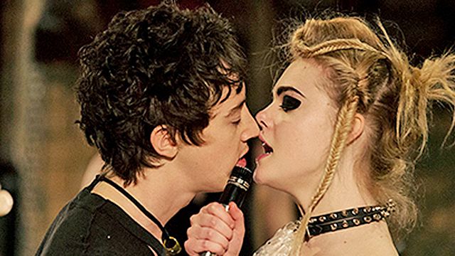 image de la news Ambiance punk dans la bande-annonce de How to Talk to Girls at Parties avec Elle Fanning