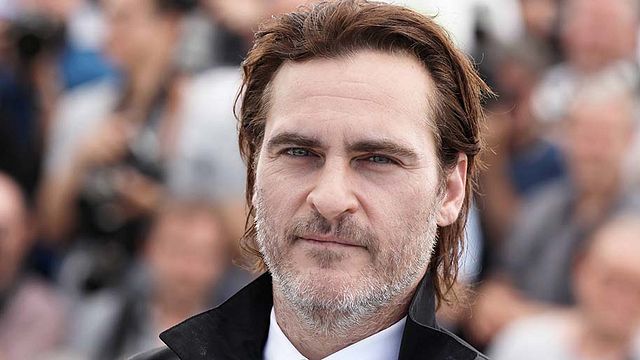 image de la news Joker : une nouvelle photo de Joaquin Phoenix en mode 100% clown !