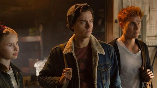 image de la news Riverdale saison 3 : Jughead retrouve sa mère et sa soeur dans le teaser du final de mi-saison