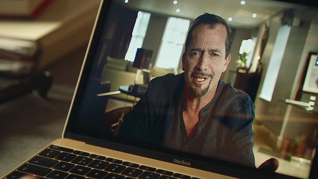image de la news Sex Education : avez-vous reconnu l'acteur qui joue le père d'Otis dans la série Netflix ?