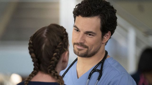 image de la news Grey's Anatomy : "Il y a beaucoup de passion et de désir sexuel entre Meredith et DeLuca" selon Giacomo Gianniotti