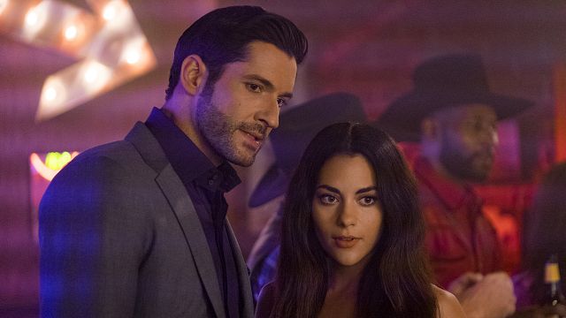 image de la news Lucifer saison 4 : Lucifer et Eve en mode Netflix and Chill sur une nouvelle photo