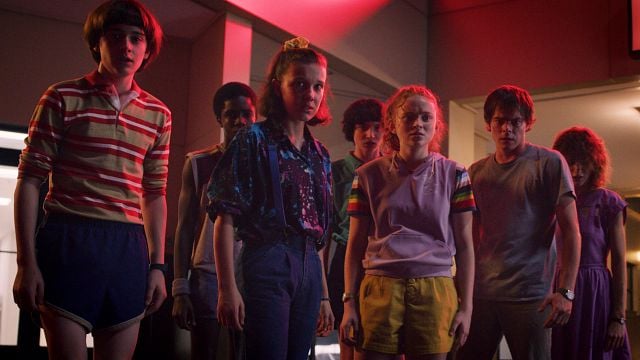 image de la news Stranger Things : ces 10 looks et objets des années 80 que la série Netflix a remis à la mode