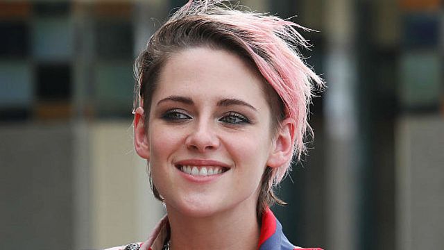 image de la news Kristen Stewart prend la pose sur les planches de Deauville 2019