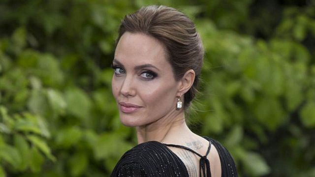 image de la news Eternals : découvrez le look d'Angelina Jolie sur les photos de tournage du prochain Marvel