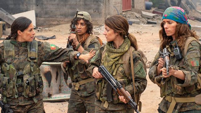 Soeurs d'armes : Caroline Fourest voulait faire "un vrai film de guerre"