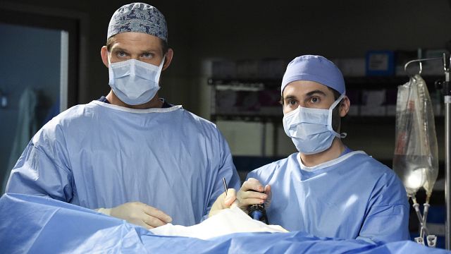 image de la news Coronavirus : les séries médicales (Grey's Anatomy, The Resident) donnent du matériel aux hôpitaux