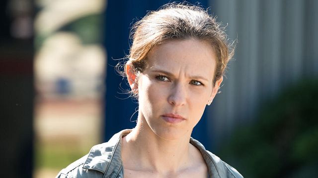image de la news Demain nous appartient : Lorie Pester annonce officiellement son retour dans la série