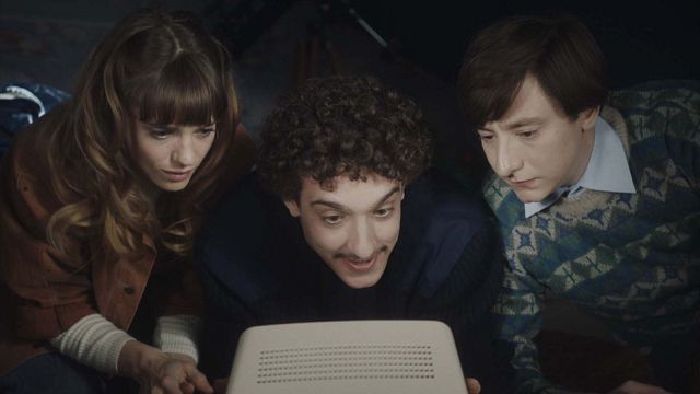 image de la news 3615 Monique sur OCS : que vaut la série sur l'invention du Minitel rose ?