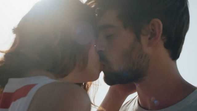 image de la news Ici tout commence : Maxime embrasse Ambre dans la bande-annonce des prochains épisodes