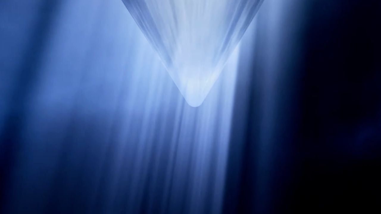This is one of the biggest music in the cinema: from the first second of this movie that came out 23 years ago, he instantly gave us cold weather