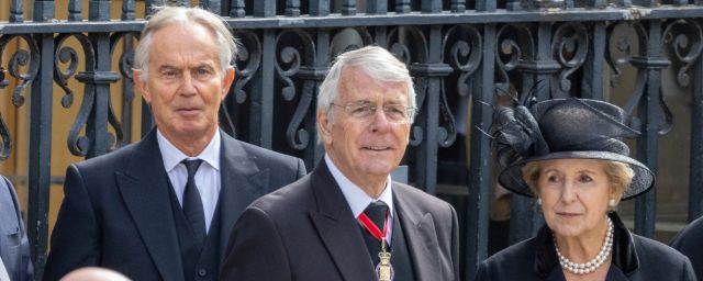 Tony Blair et John Major lors des funérailles de la reine Elizabeth II