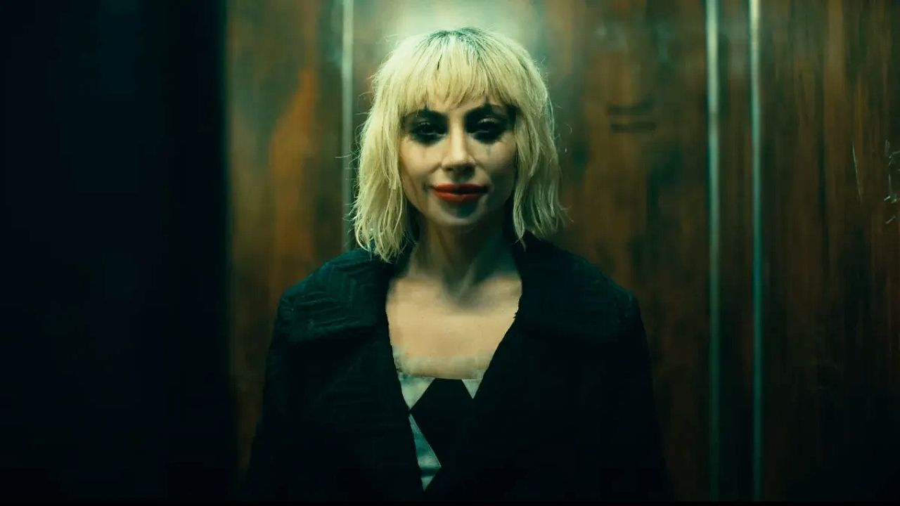 Le plan de Lee (Lady Gaga) dans l'ascenseur rend hommage à celui d'Arthur Fleck (Joaquin Phoenix) dans le premier film.