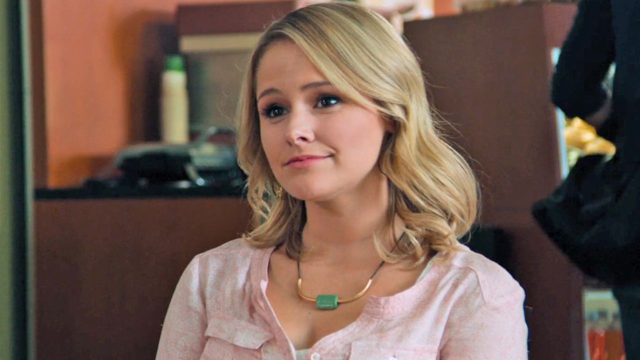 Cassi Thomson (Chloe)