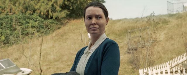 Samantha Sloyan em