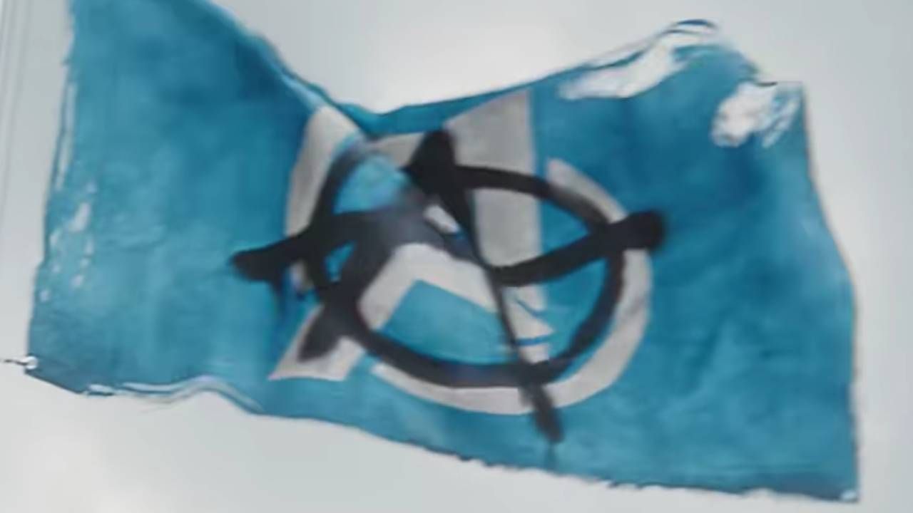 Que cache ce mystérieux drapeau ?