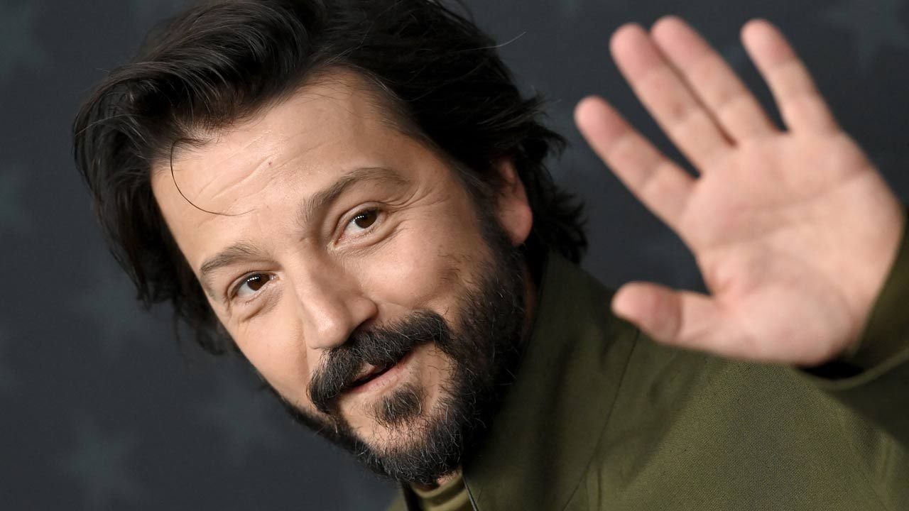 Après Andor, Diego Luna sera dans le remake de ce film fantastique culte noté 4,1 sur 5