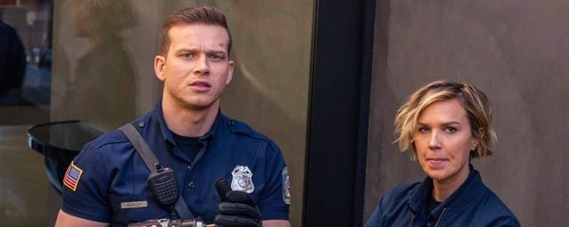 Oliver Stark (Buck) et Arielle Kebbel (Lucy) dans la saison 5 de 9-1-1.
