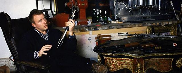 Guy Ritchie sur le tournage de “Arnaques, crimes et botanique” (1998)