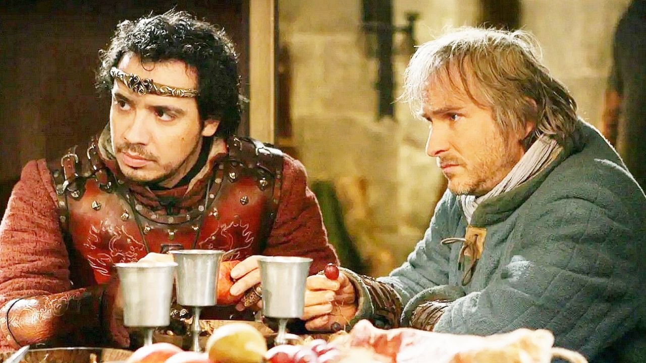 21 ans après, les fans de Kaamelott utilisent encore cette réplique géniale, inventée par Alexandre Astier et passée dans le langage courant - News Séries