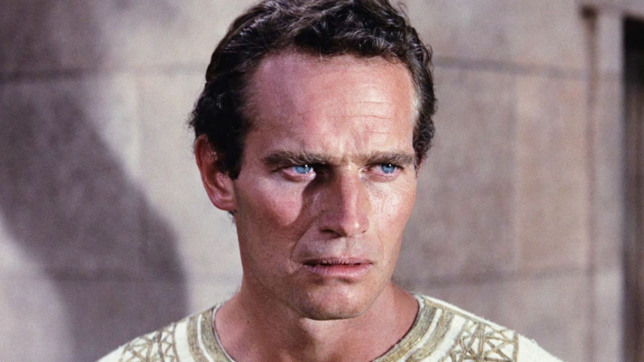 Charlton Heston découvre le budget de la scène de chars