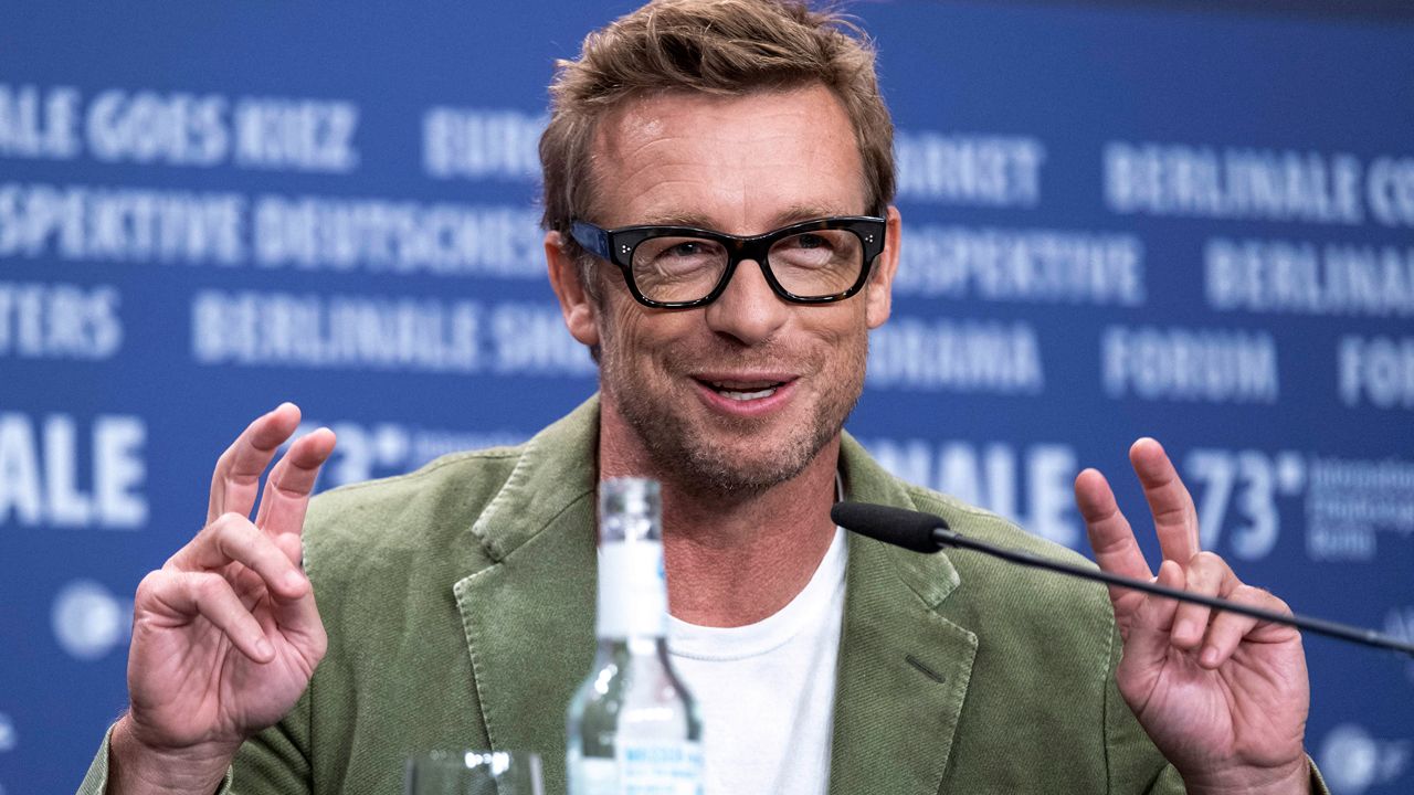 Eight years after The Mentalist ended, Simon Baker is back in action and he’s unrecognizable!
