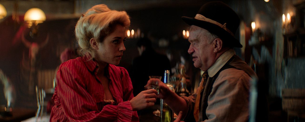 Alice Isaaz et Dominique Pinon