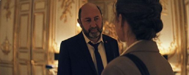 Kad Merad et Nina Meurisse dans 