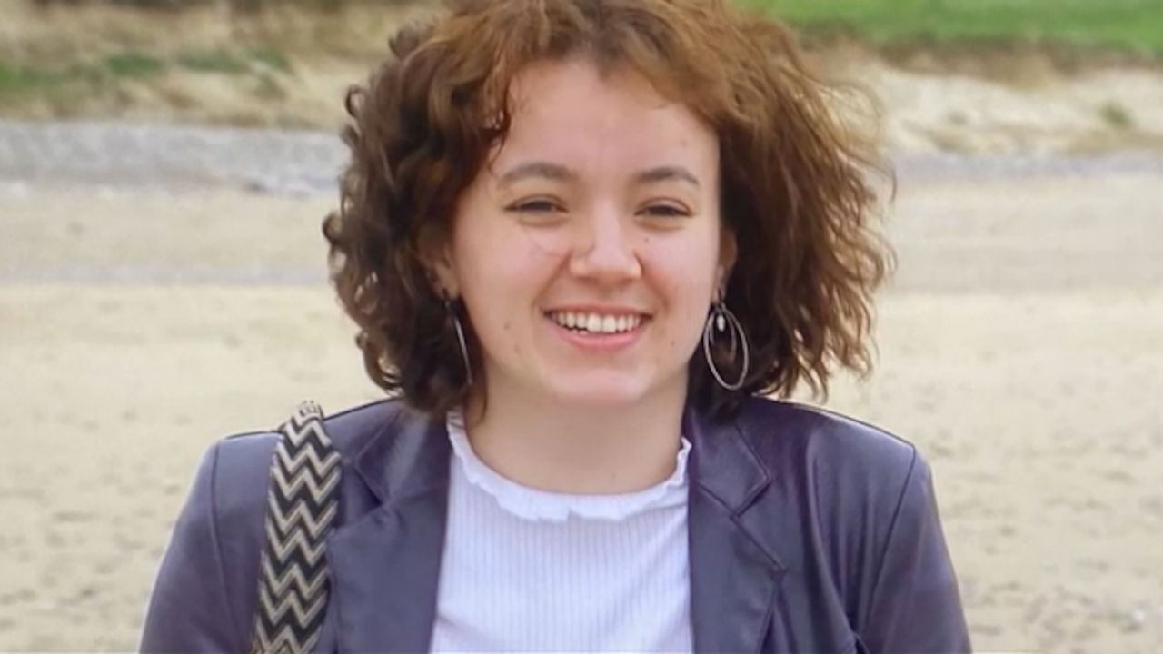 Flavie de L'amour est dans le pré contactée pour La Villa des coeurs brisés  : oui ou non pour l'ex de Valentin ? - TV ACTU by AlloCiné