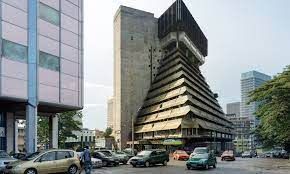 En plein quartier d'affaires du Plateau.