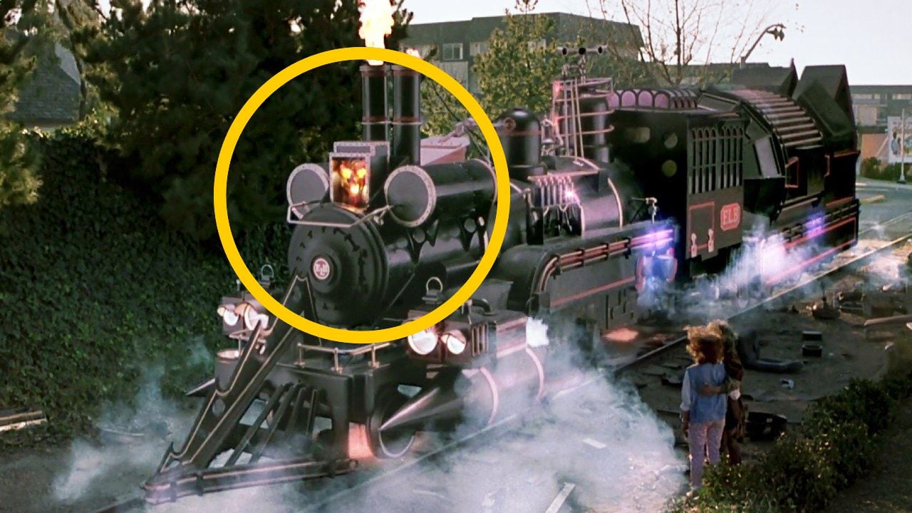 Return to the future for 3:35 years, this detail on the DOC train at 1 hour and 51 minutes escapes the biggest fans