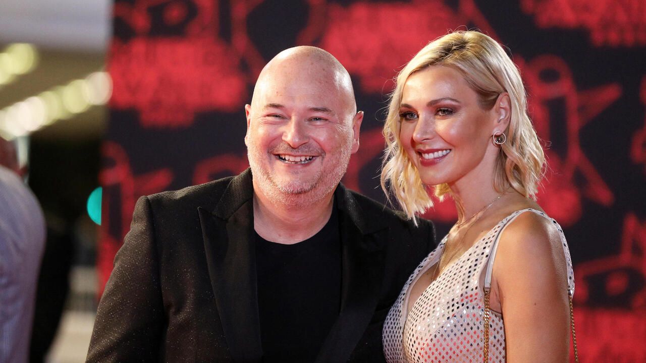 Nathalie Dartois défend son compagnon, Cauet