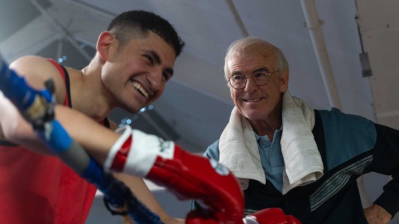 The first pictures: Pierce Brosnan unrecognizable boxing in the film produced by Sylvester Stallone