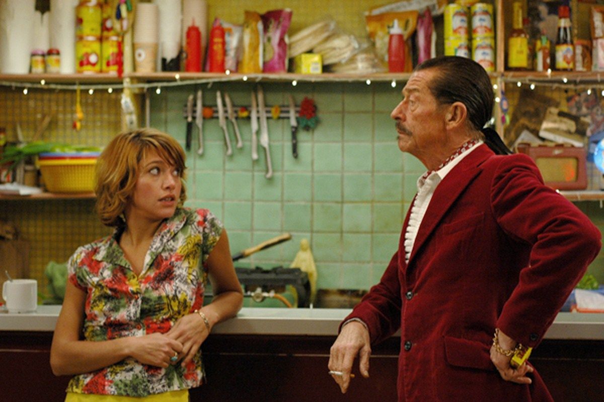 Photo de Emma de Caunes Short Order Photo John Hurt, Emma de Caunes Photo 34 sur 71 AlloCiné