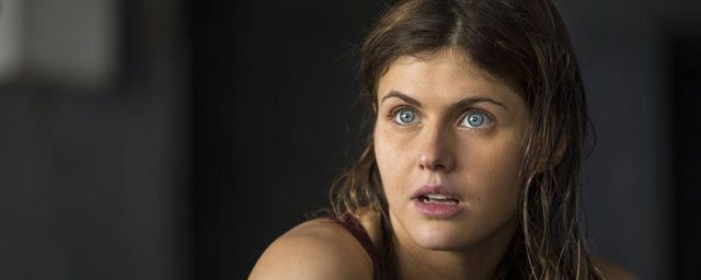 Alexandra Daddario Films Et Programmes Tv Baywatch : Alexandra Daddario en tenue de sauveteuse avec The Rock