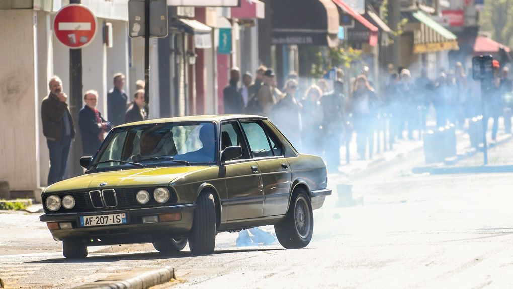 Mission Impossible 6 Tom Cruise pilote de course dans les rues de