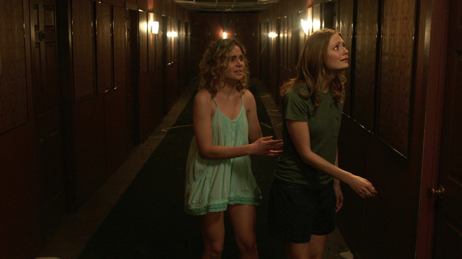photo-de-leah-pipes-i-will-follow-you-into-the-dark-photo-mischa