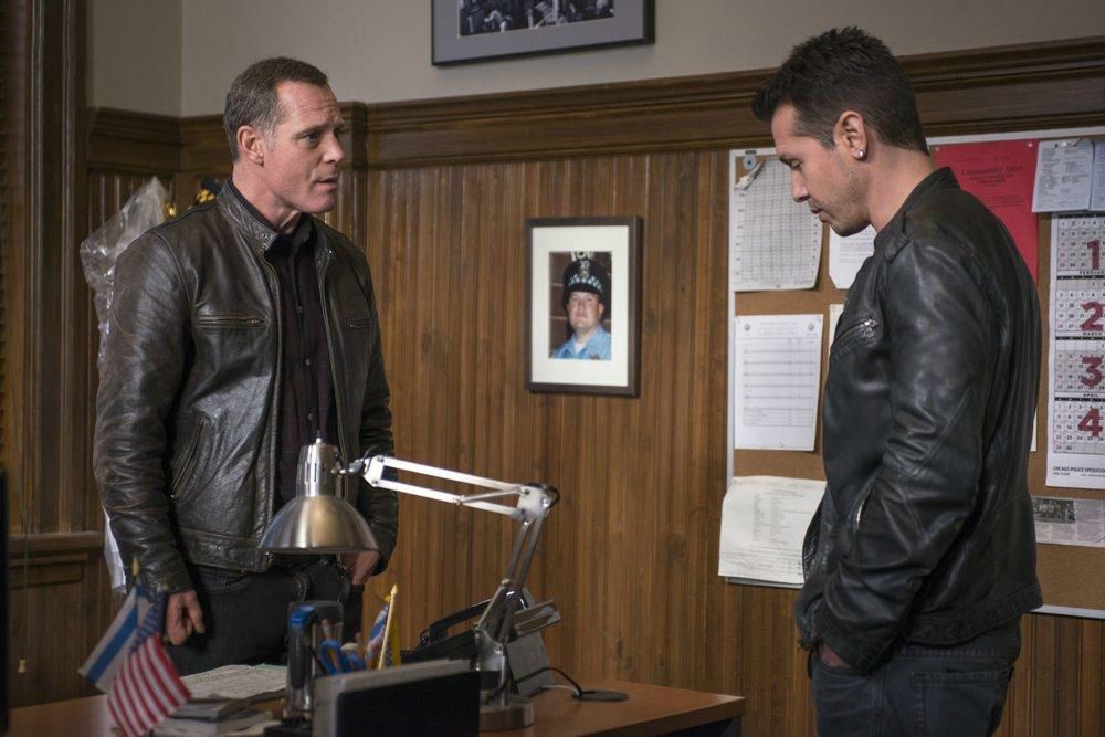 Films Et Séries Tv Avec Jon Seda Photo de Jason Beghe - Photo Jason Beghe, Jon Seda - AlloCiné